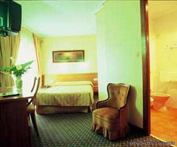 Hotel Las Anclas Ель-Астільєро Номер фото