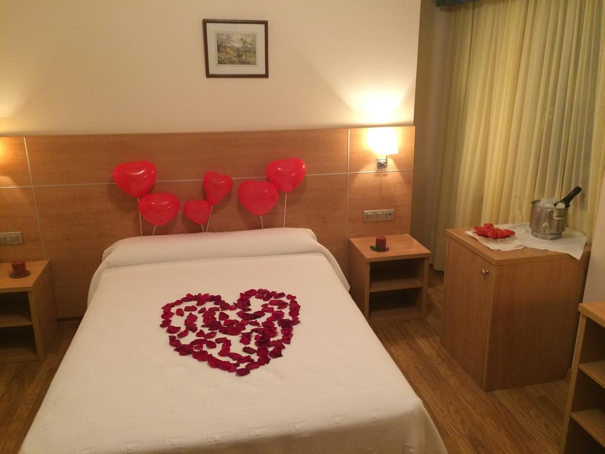 Hotel Las Anclas Ель-Астільєро Екстер'єр фото