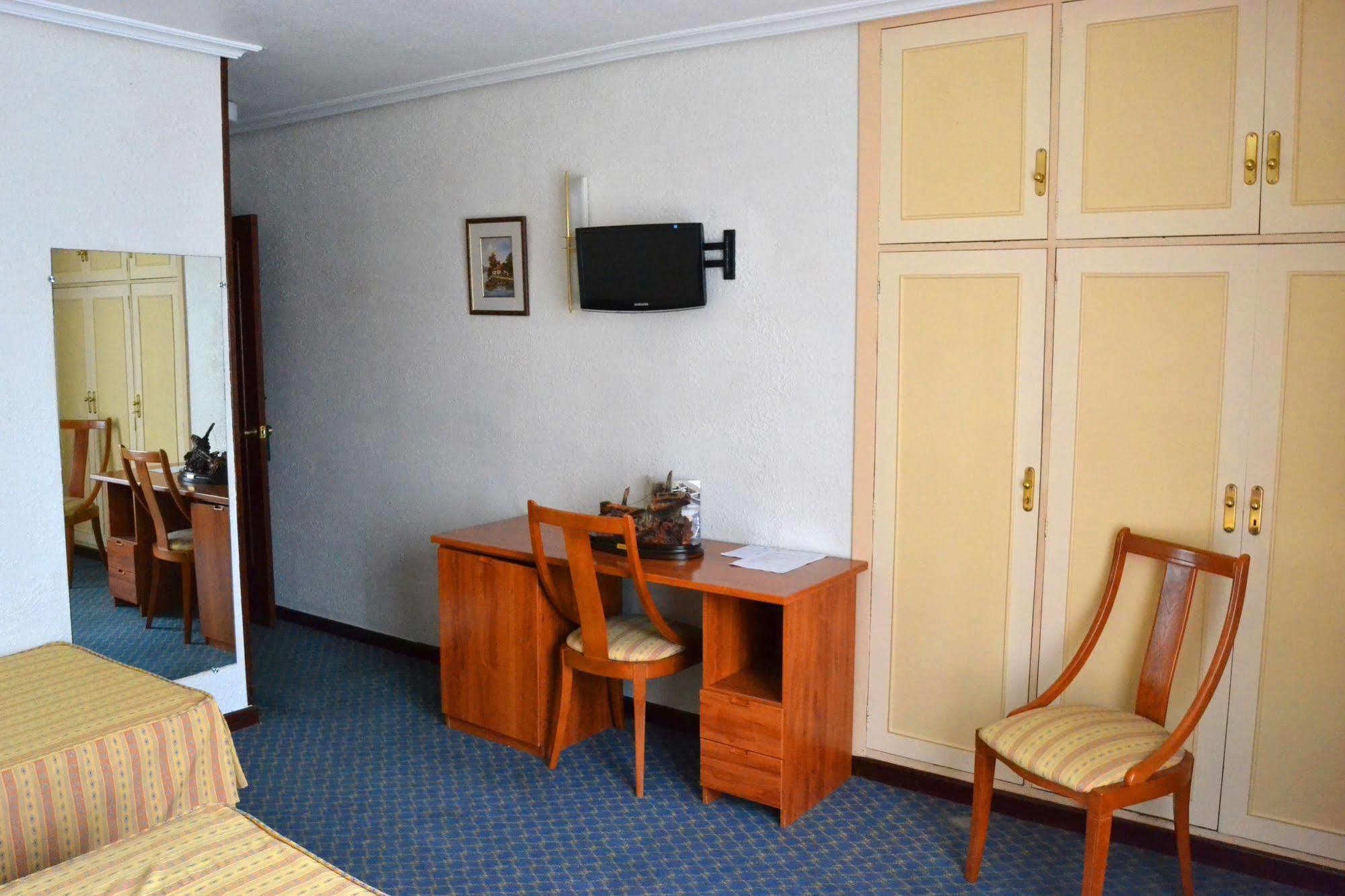 Hotel Las Anclas Ель-Астільєро Екстер'єр фото
