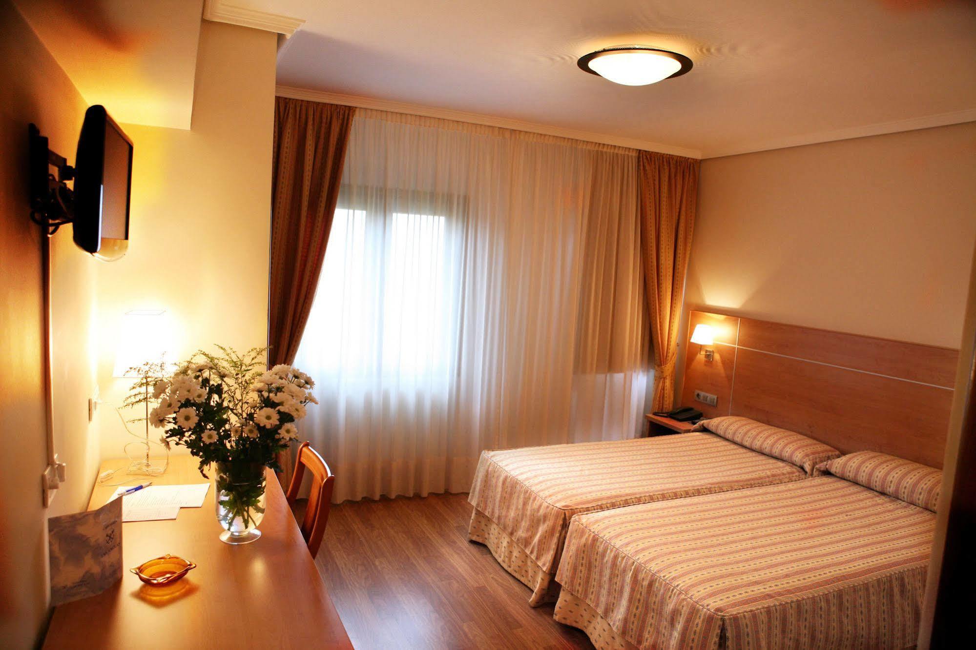 Hotel Las Anclas Ель-Астільєро Екстер'єр фото
