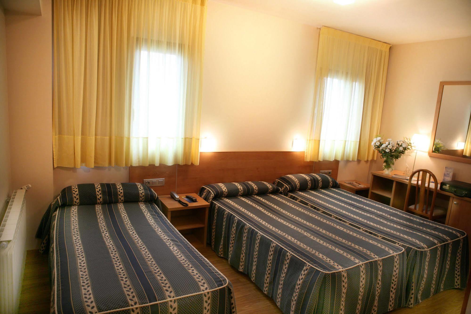 Hotel Las Anclas Ель-Астільєро Екстер'єр фото