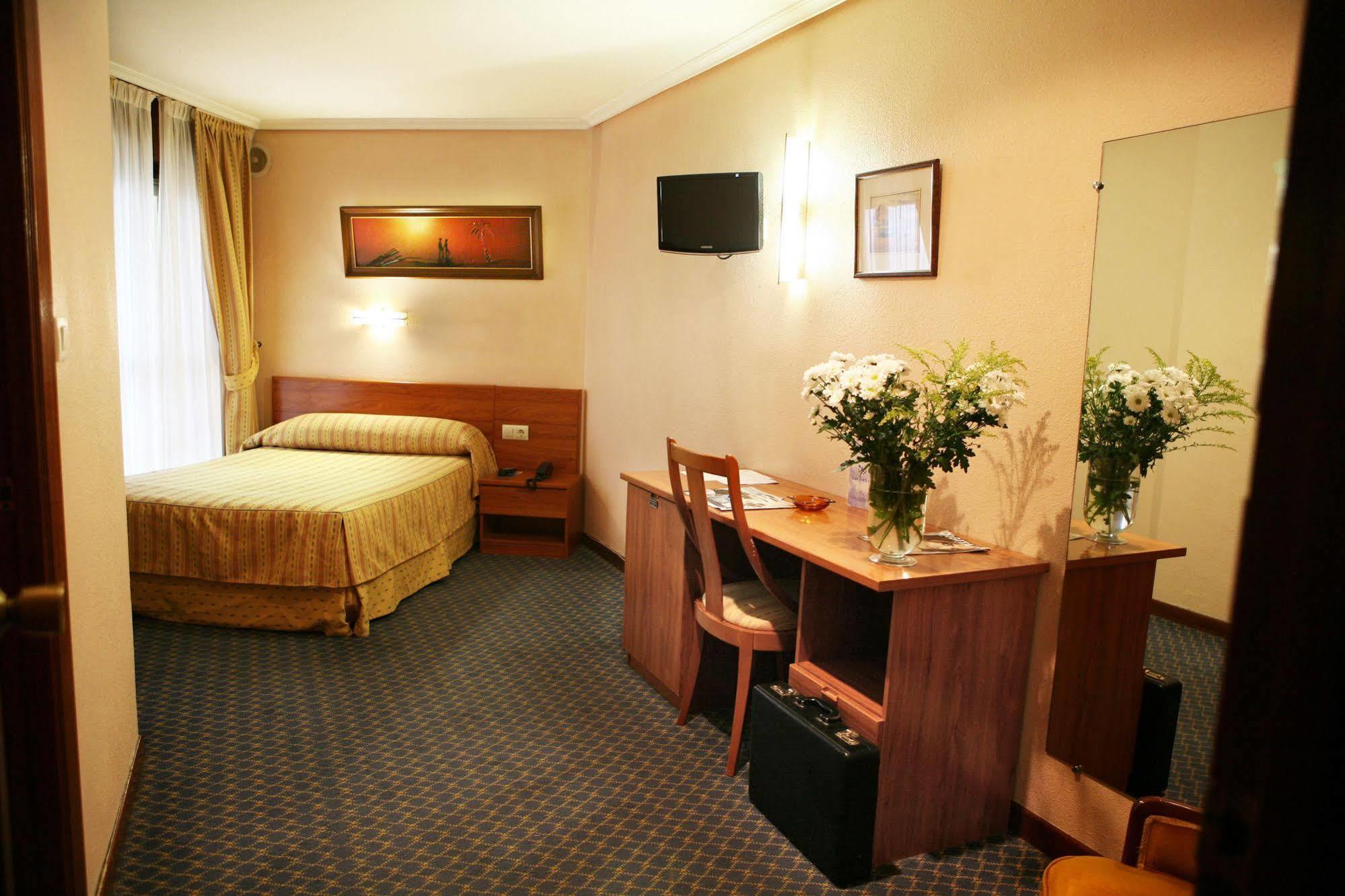 Hotel Las Anclas Ель-Астільєро Екстер'єр фото
