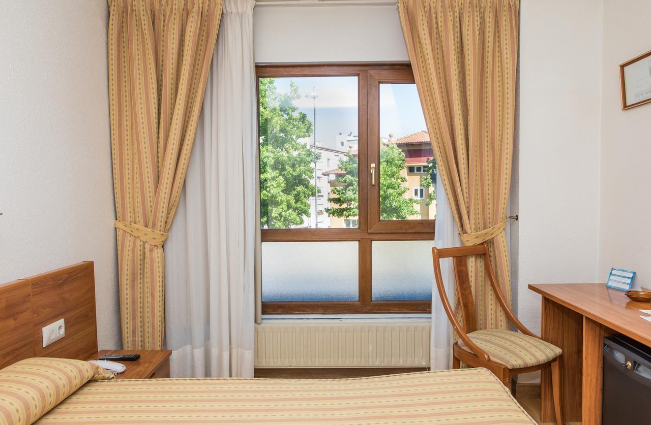 Hotel Las Anclas Ель-Астільєро Екстер'єр фото